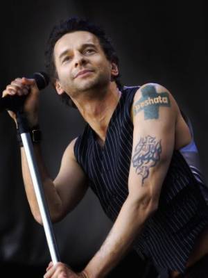 Dave Gahan Age Born in 1962 Nationality UnitedKingdom Bands activ 